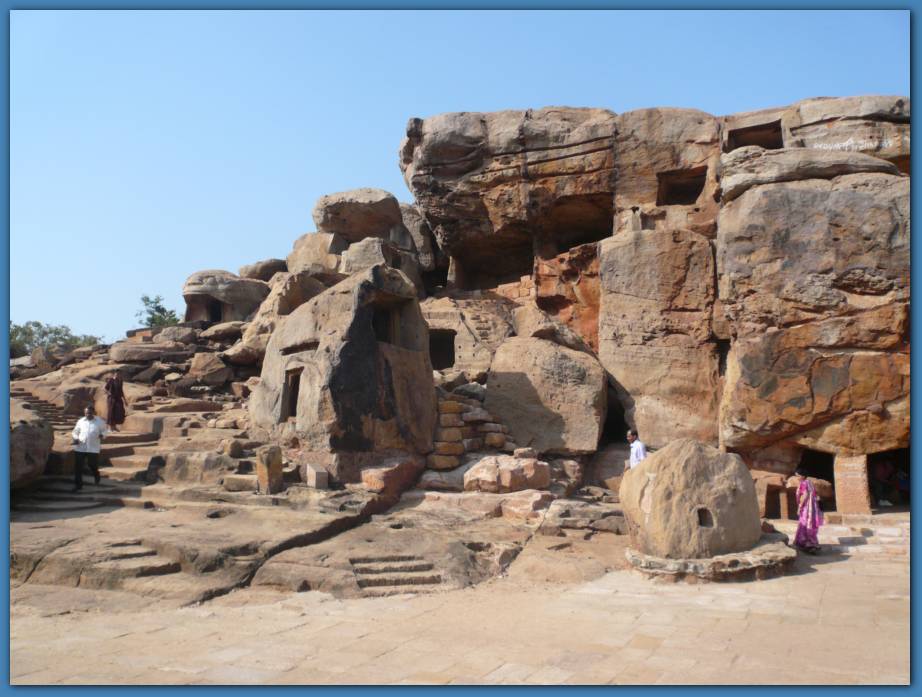 900x674 pixels (86K)